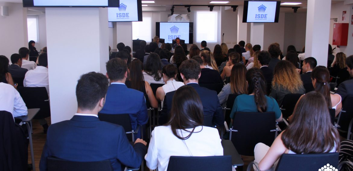 Iniciación del curso académico con dos sesiones magistrales en el Grado en Derecho