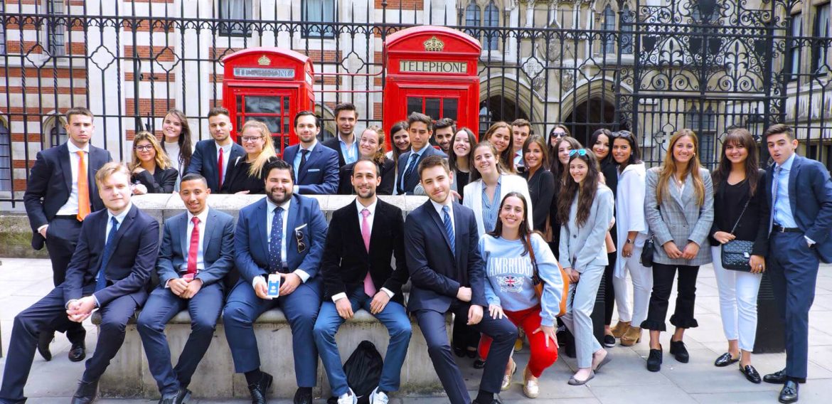 Los alumnos del doble título Grado en Derecho y Máster en Abogacía Internacional participan en una estancia académica en Cambridge