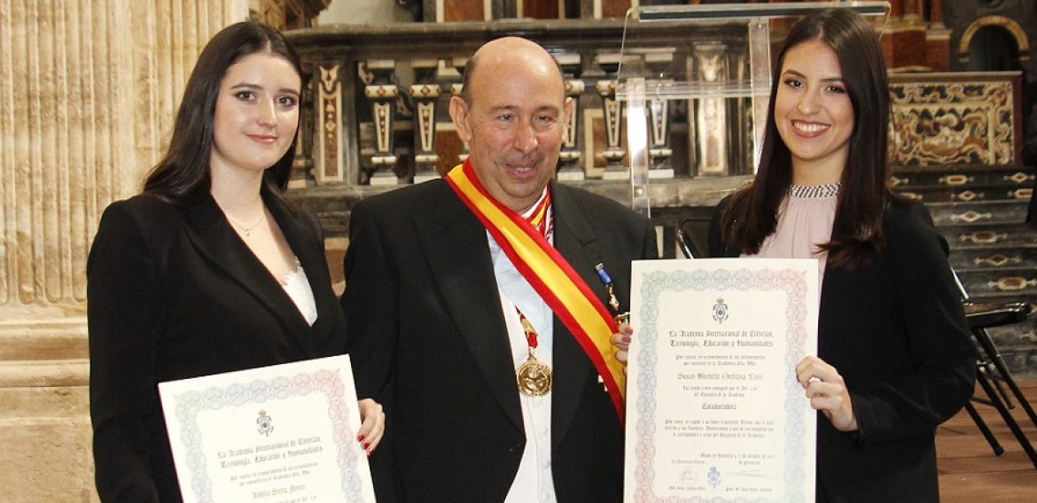 Andrea Serra y Susan Michelle Orellana, reconocidas como colaboradoras de la Muy Ilustre Academia Internacional de Ciencias, Tecnología y Humanidades