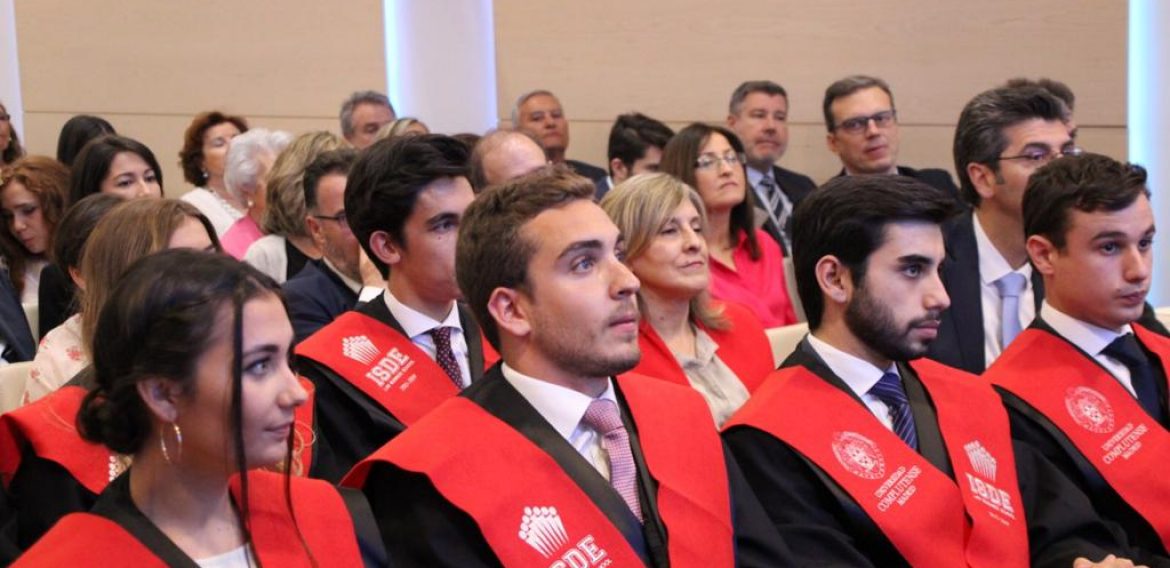 Acto de graduación de la 1ª promoción del doble título de Grado en Derecho y Máster en Abogacía Internacional